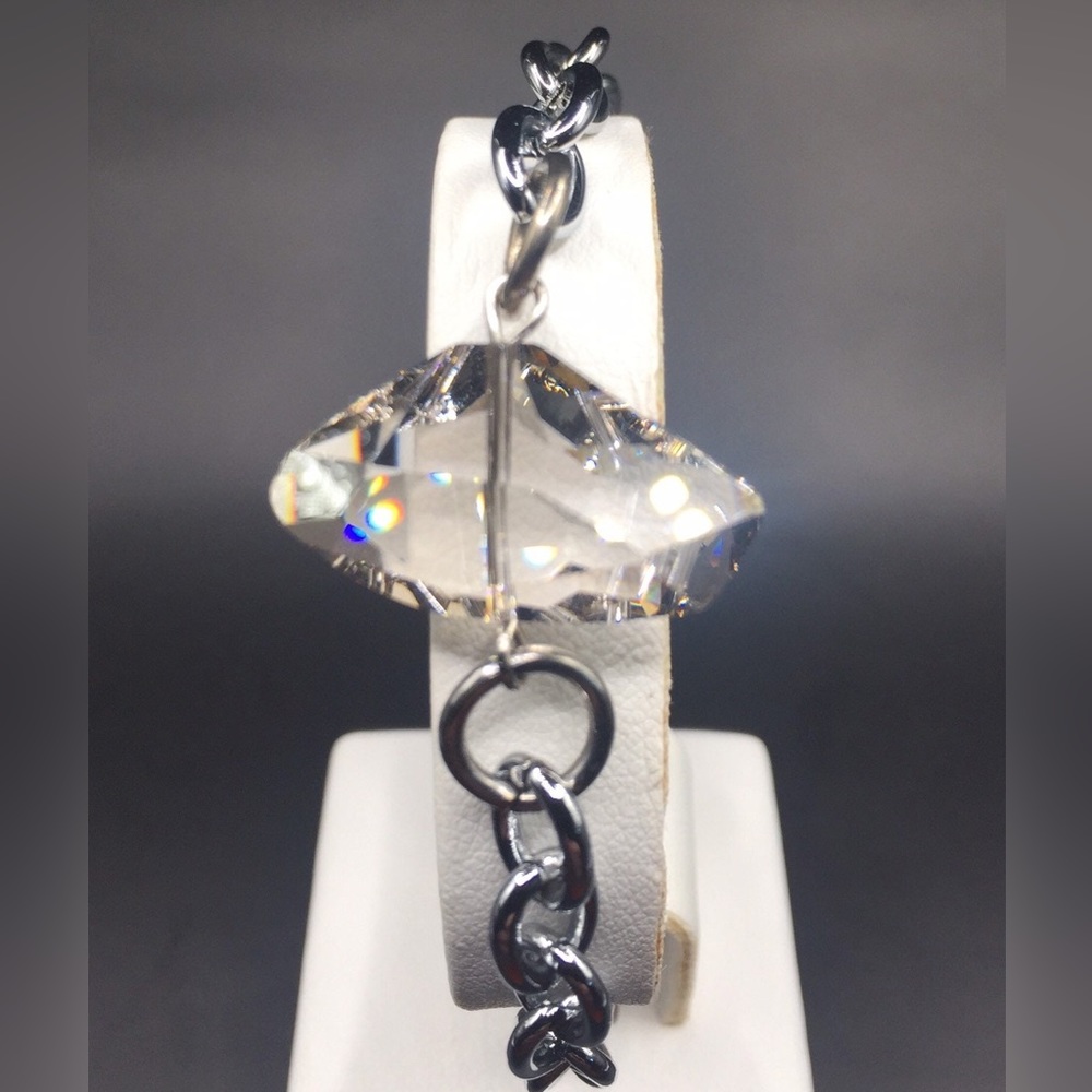 Bracelet with genuine Swarovski crystal (new)